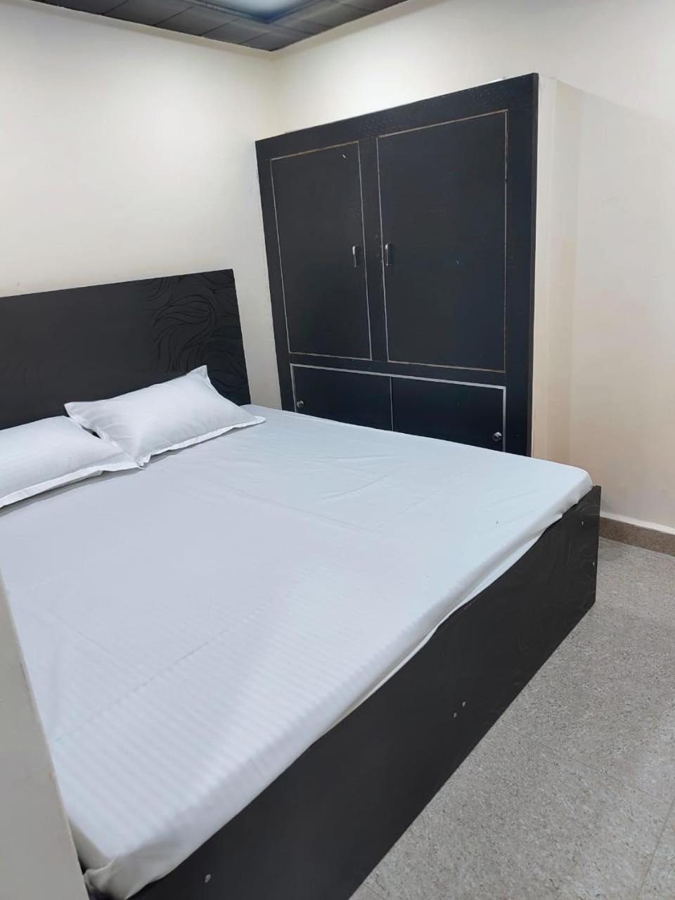 Hotel Crystal Dreams Матхура Екстер'єр фото