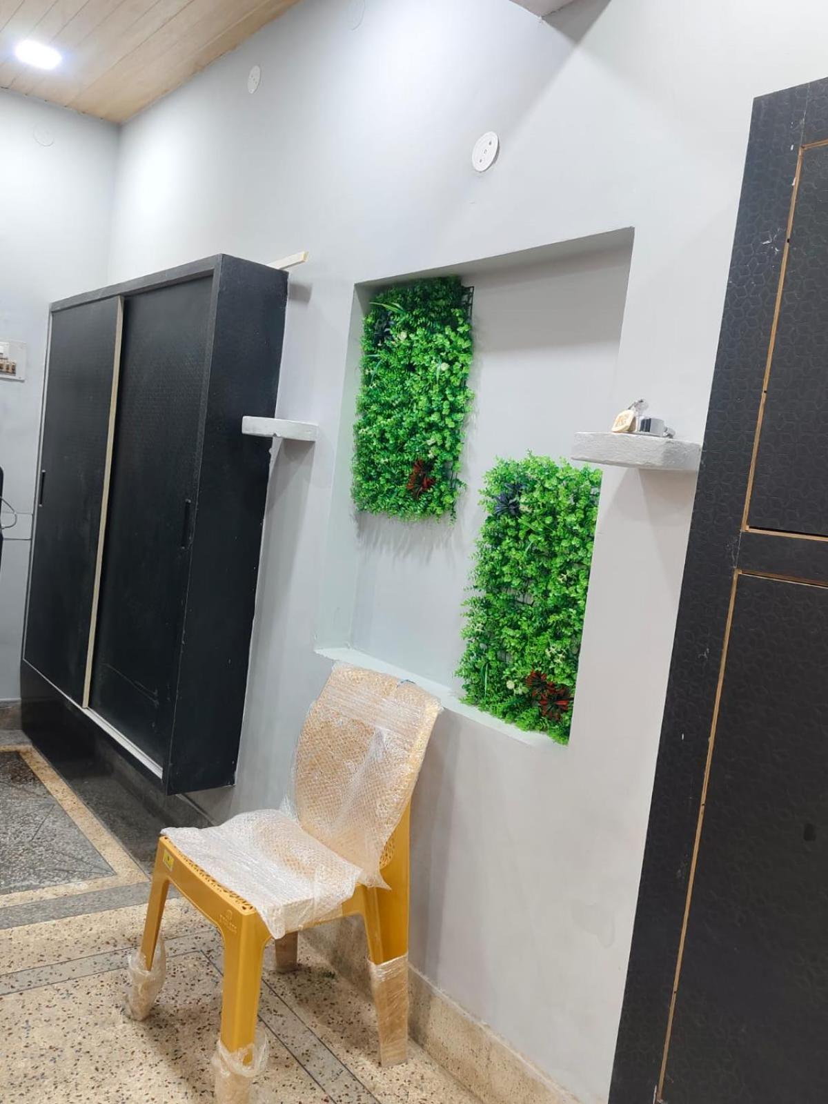 Hotel Crystal Dreams Матхура Екстер'єр фото